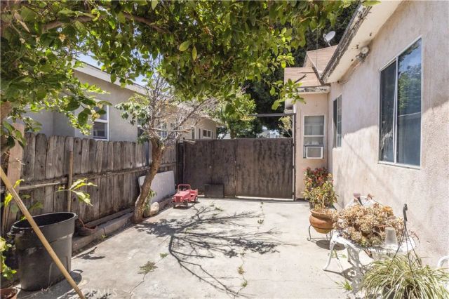 142 N Vendome Street, Los Angeles, CA 90026