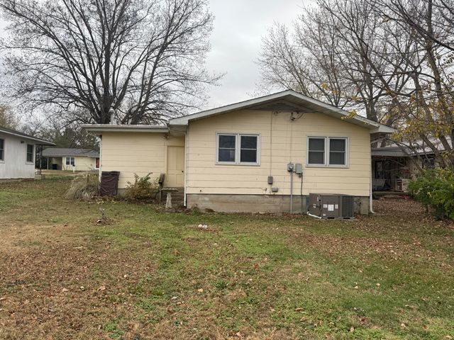 1421 W 5th Street, West Plains, MO 65775