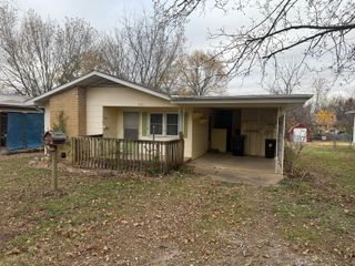 1421 W 5th Street, West Plains, MO 65775