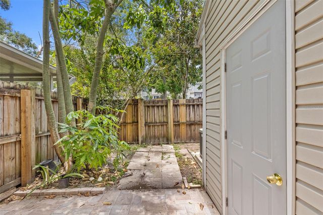 5709 DALDEN DRIVE, Tampa, FL 33617
