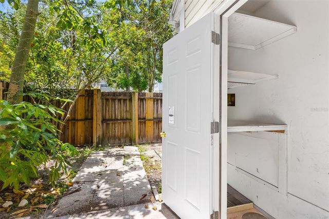 5709 DALDEN DRIVE, Tampa, FL 33617