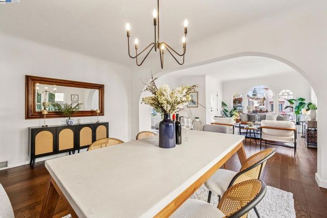 1354 Regent St, Alameda, CA 94501