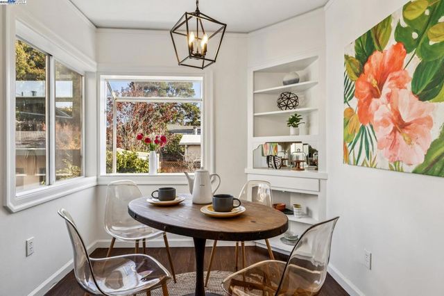 1354 Regent St, Alameda, CA 94501