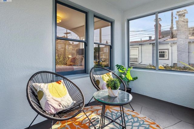 1354 Regent St, Alameda, CA 94501