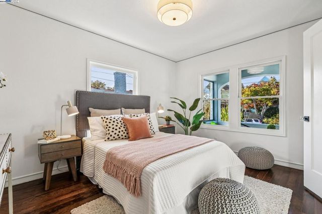 1354 Regent St, Alameda, CA 94501