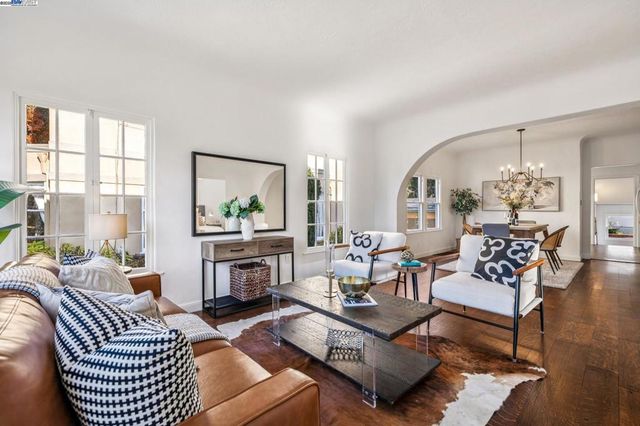 1354 Regent St, Alameda, CA 94501