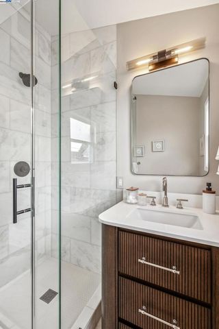 1354 Regent St, Alameda, CA 94501