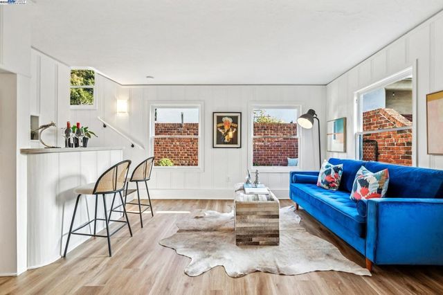 1354 Regent St, Alameda, CA 94501