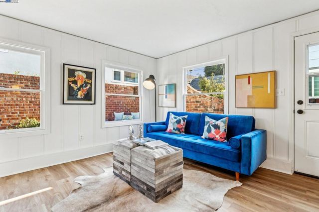 1354 Regent St, Alameda, CA 94501