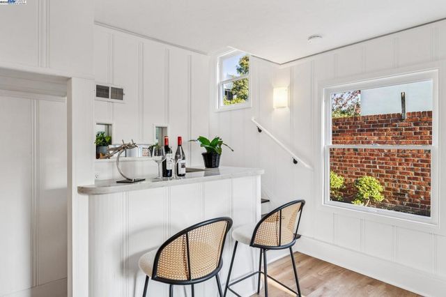 1354 Regent St, Alameda, CA 94501