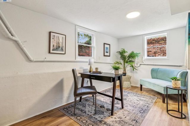 1354 Regent St, Alameda, CA 94501