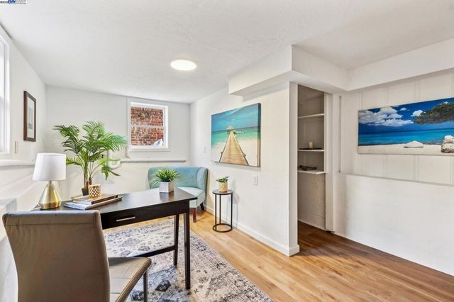 1354 Regent St, Alameda, CA 94501