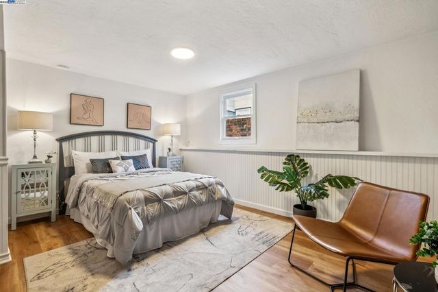 1354 Regent St, Alameda, CA 94501