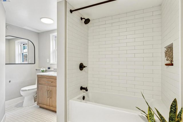 1354 Regent St, Alameda, CA 94501