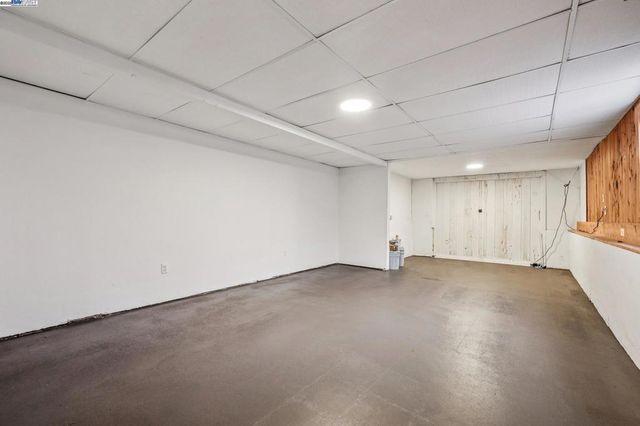 1354 Regent St, Alameda, CA 94501