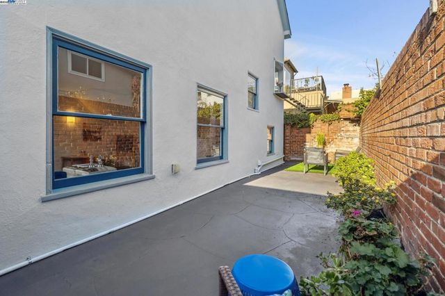 1354 Regent St, Alameda, CA 94501