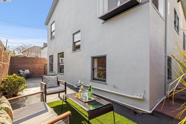1354 Regent St, Alameda, CA 94501