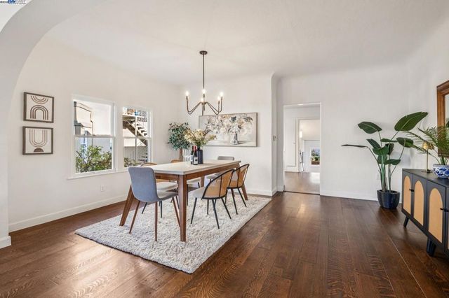 1354 Regent St, Alameda, CA 94501