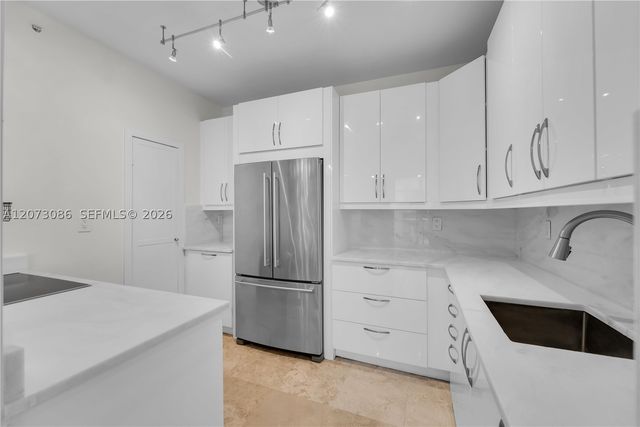 1 Century Ln 202, Miami Beach, FL 33139