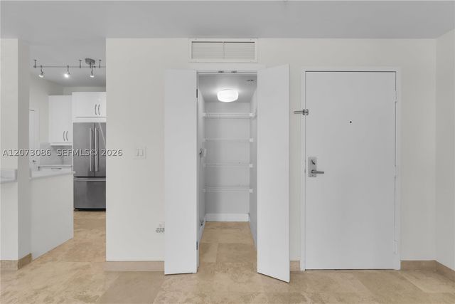 1 Century Ln 202, Miami Beach, FL 33139