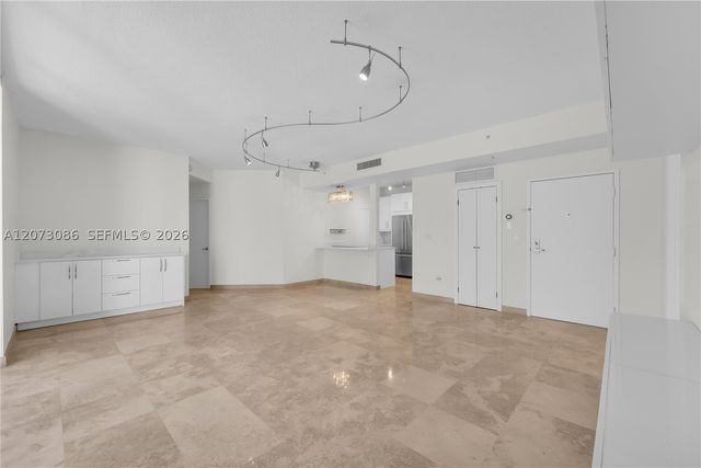 1 Century Ln 202, Miami Beach, FL 33139
