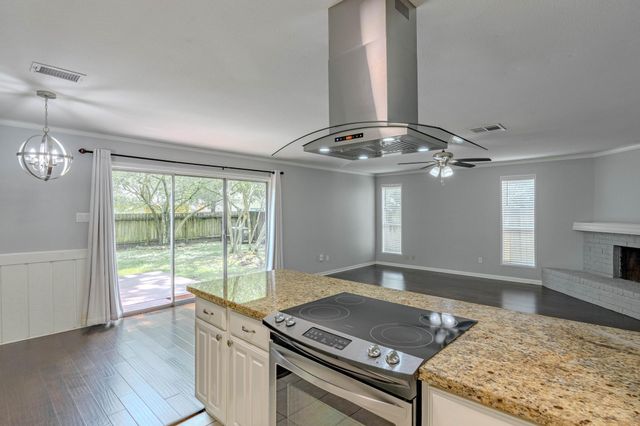 6 Basal Briar Court, The Woodlands, TX 77381
