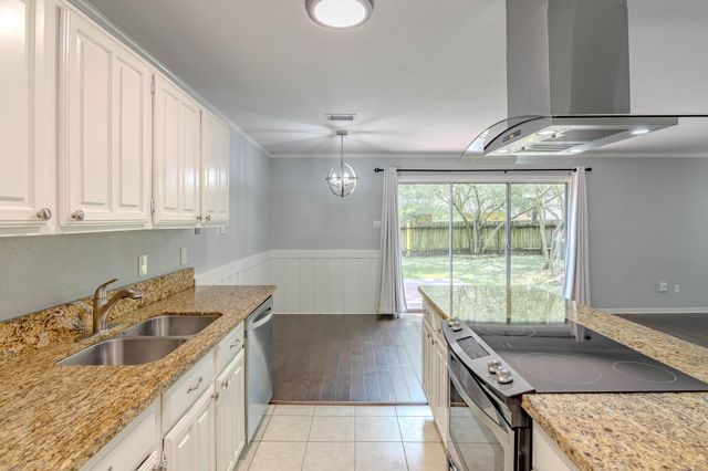 6 Basal Briar Court, The Woodlands, TX 77381