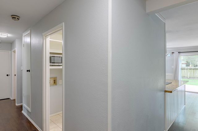 6 Basal Briar Court, The Woodlands, TX 77381