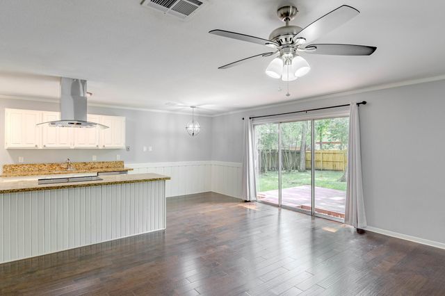 6 Basal Briar Court, The Woodlands, TX 77381