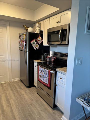 3500 Harrison St 8, Hollywood, FL 33021