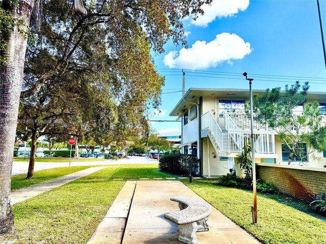 3500 Harrison St 8, Hollywood, FL 33021