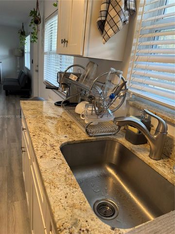 3500 Harrison St 8, Hollywood, FL 33021