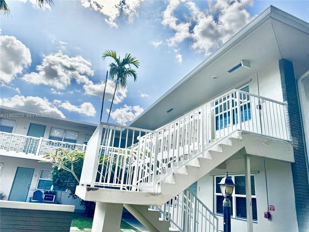 3500 Harrison St 8, Hollywood, FL 33021