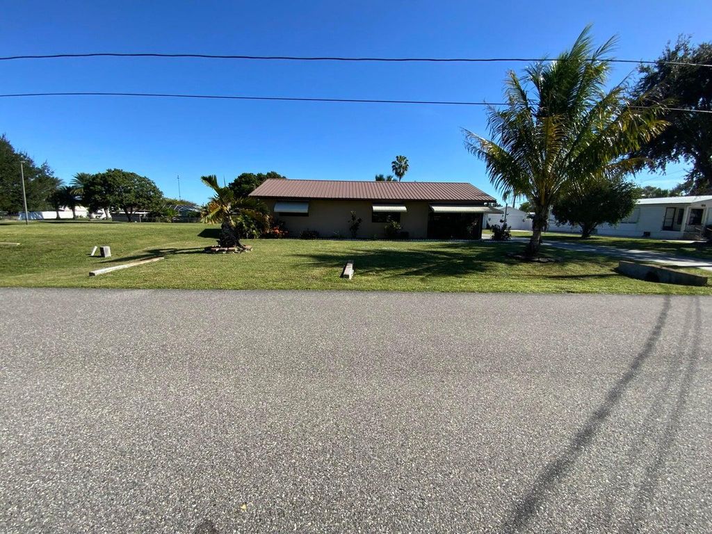 1095 Chobee Loop, Okeechobee, FL 34974