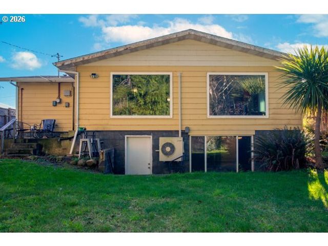 1745 GREENWOOD Ave, Reedsport, OR 97467