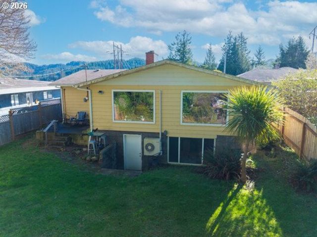 1745 GREENWOOD Ave, Reedsport, OR 97467