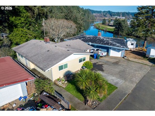 1745 GREENWOOD Ave, Reedsport, OR 97467