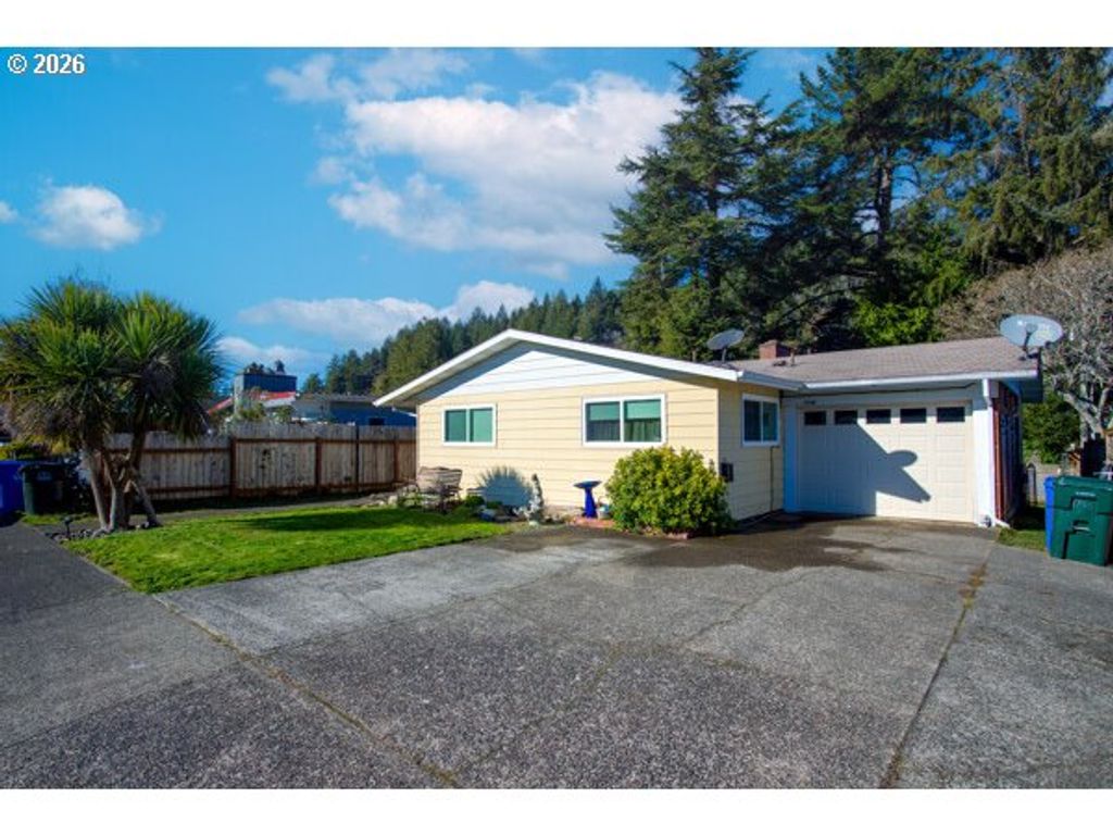 1745 GREENWOOD Ave, Reedsport, OR 97467