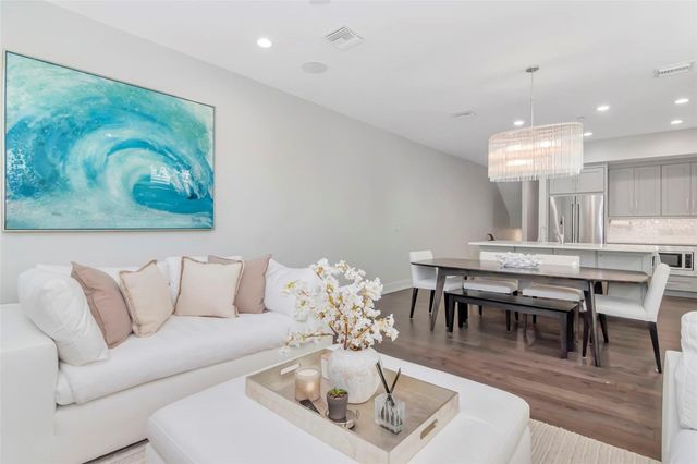 536 4TH AVENUE S 2A, St Petersburg, FL 33701