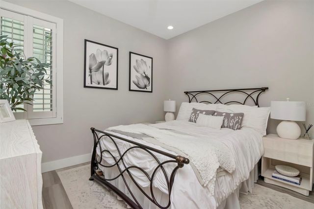 536 4TH AVENUE S 2A, St Petersburg, FL 33701