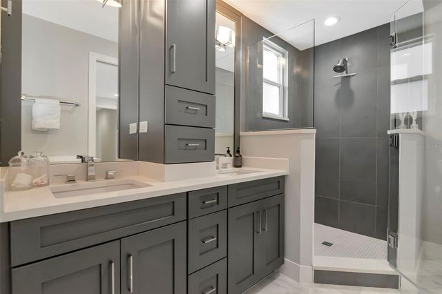 536 4TH AVENUE S 2A, St Petersburg, FL 33701