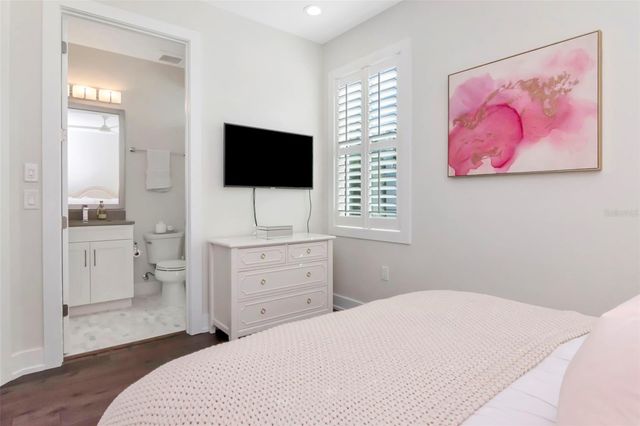 536 4TH AVENUE S 2A, St Petersburg, FL 33701