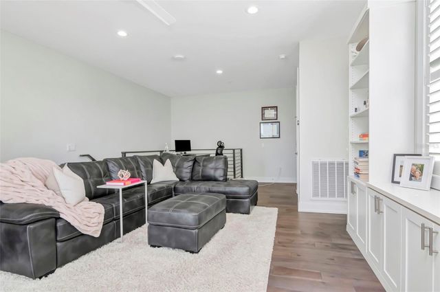 536 4TH AVENUE S 2A, St Petersburg, FL 33701