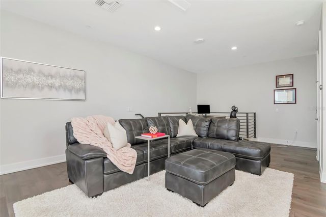 536 4TH AVENUE S 2A, St Petersburg, FL 33701