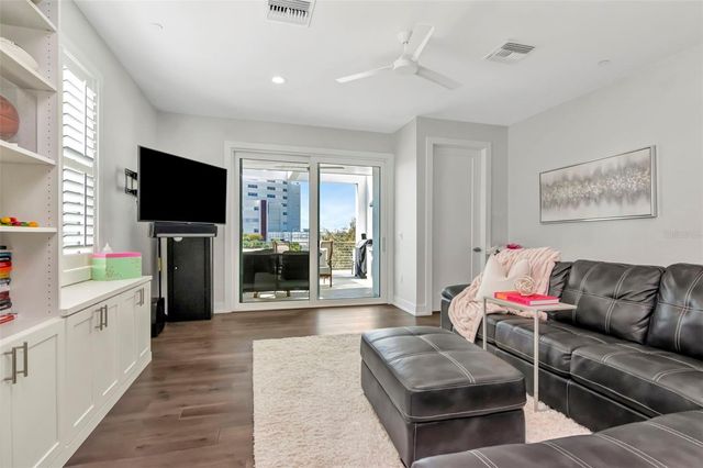 536 4TH AVENUE S 2A, St Petersburg, FL 33701
