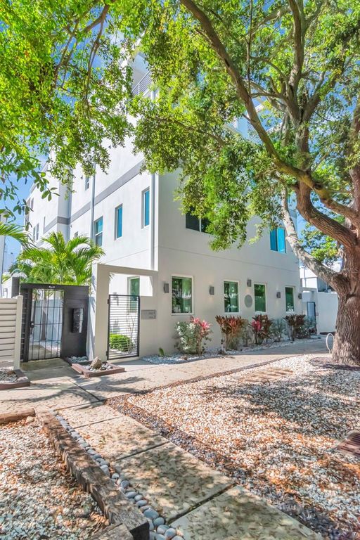 536 4TH AVENUE S 2A, St Petersburg, FL 33701