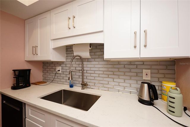 1330 70TH STREET N, St Petersburg, FL 33710