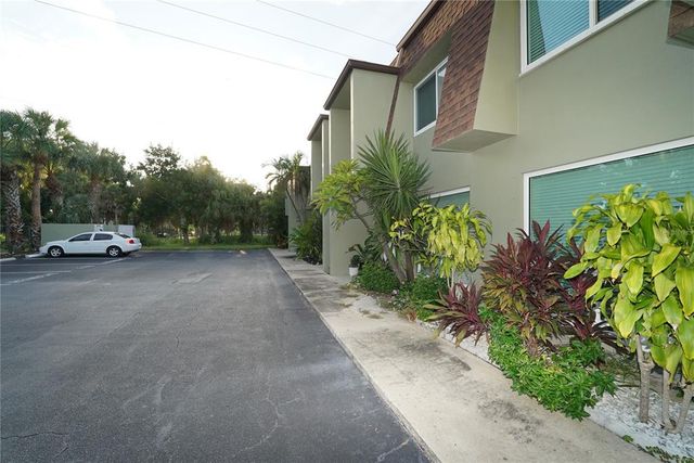 1330 70TH STREET N, St Petersburg, FL 33710