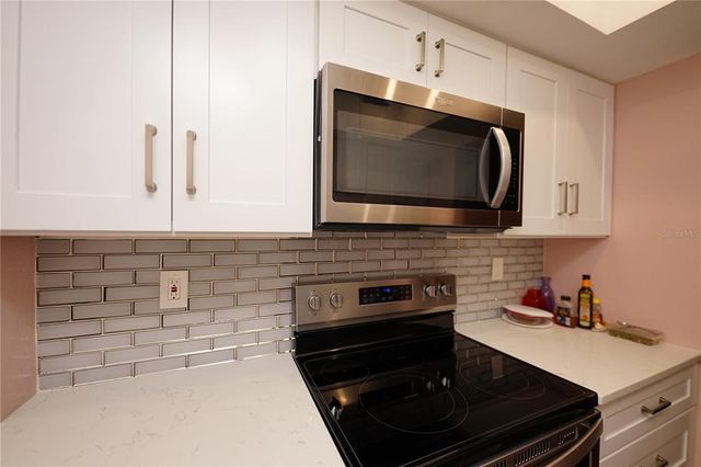 1330 70TH STREET N, St Petersburg, FL 33710