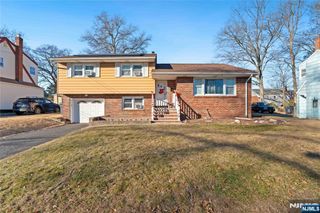 36 N Vivyen Street, Bergenfield, NJ 07621